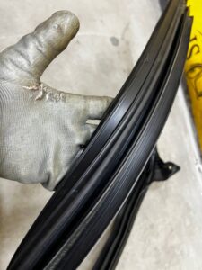 USZCZELKA DRZWI PRZÓD PRAWY TESLA MODEL 3 PRZEDLIFT