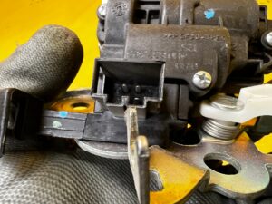 ZAMEK KLAPY BAGAŻNIKA AUDI A6 C7 A8 D4 A8 4H0 A3 8V SEDAN