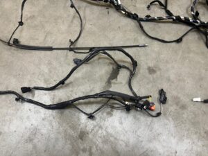 WIĄZKA DESKI PASA PRZEDNIEGO WNĘTRZA KOMORY DACIA SANDERO III 2023R