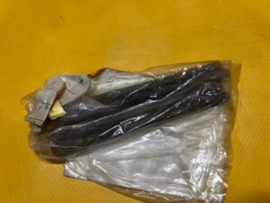 4 X ŚRUBA DWUSTRONNA OBUDOWA SILNIKA M8X124 BMW C1 C1 200 NOWA OEM