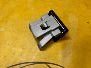 RĄCZKA DŹWIGNIA KLAMKA OTWIERANIA MASKI POKRYWY SILNIKA RENAULT KADJAR