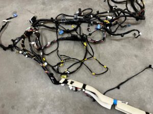 INSTALACJA ELEKTRYCZNA WIĄZKA GŁÓWNA WNĘTRZA LEWA TESLA MODEL 3 PRZEDLIFT