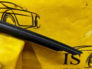 LISTWA RAMKA USZCZELKA SZYBY DRZWI DACHU PRAWA FORD MUSTANG VI