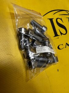 10 X ŚRUBA Z ŁBEM WALCOWYM M10X25 BMW NOWA OEM