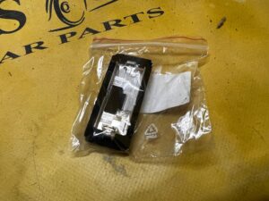 KLOSZ OŚWIETLENIA TABLICY REJESTRACYJNEJ TYŁ BMW 3 E46 TOURING NOWY OEM