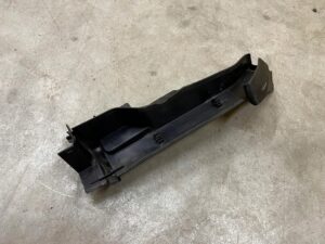 OSŁONA LISTWA USZCZELNIENIE BŁOTNIKA PRZÓD PRAWA PRAWY AUDI SQ7 Q7 4M0