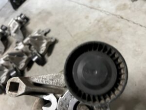 ŁAPA MOCOWANIE NAPINACZ ALTERNATORA RENAULT CAPTUR I 0.9 TCE