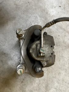 ZACISK HAMULCOWY PRZÓD PRAWY RANGE ROVER VELAR L560 JAGUAR F-PACE X761 2.0D