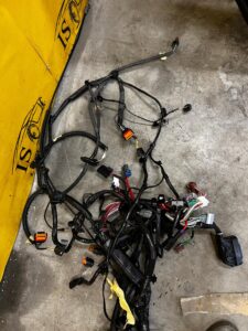 WIĄZKA DESKI PASA PRZEDNIEGO WNĘTRZA KOMORY DACIA SANDERO STEPWAY III 2023R