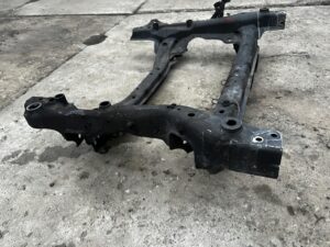 WÓZEK ZAWIESZENIE BELKA SANKI KOŁYSKA PRZÓD MERCEDES C-KLASA W206 2WD RWD