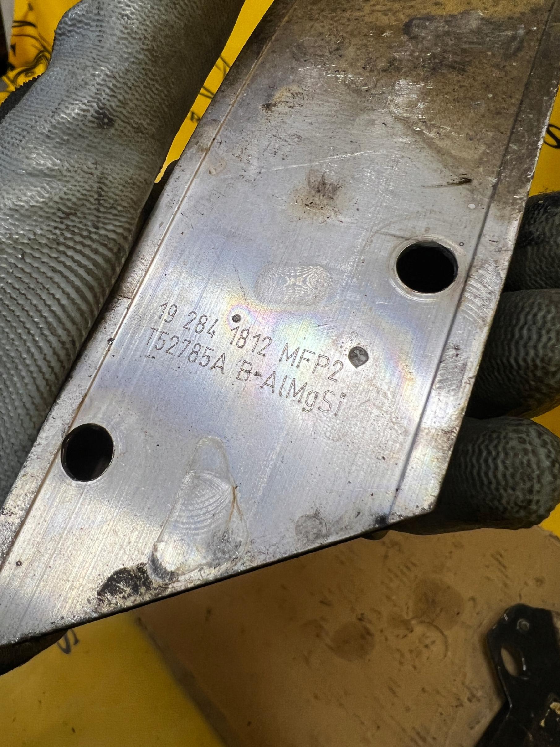 WSPORNIK PASA PRZÓD PRAWY MERCEDES W213