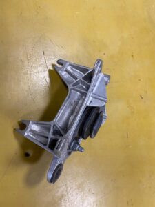 ŁAPA PODUSZKA SKRZYNI RENAULT MEGANE IV 1.2 TCE