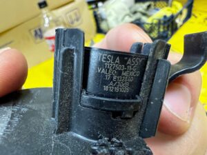 CZUJNIK PARKOWANIA PDC TYŁ MOCOWANIE KOSZYK TESLA MODEL 3 PRZEDLIFT