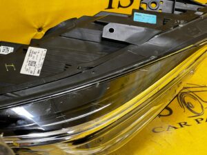 REFLEKTOR LAMPA PRZÓD PRZEDNIA PRAWY PRAWA INFINITI QX30 Q30