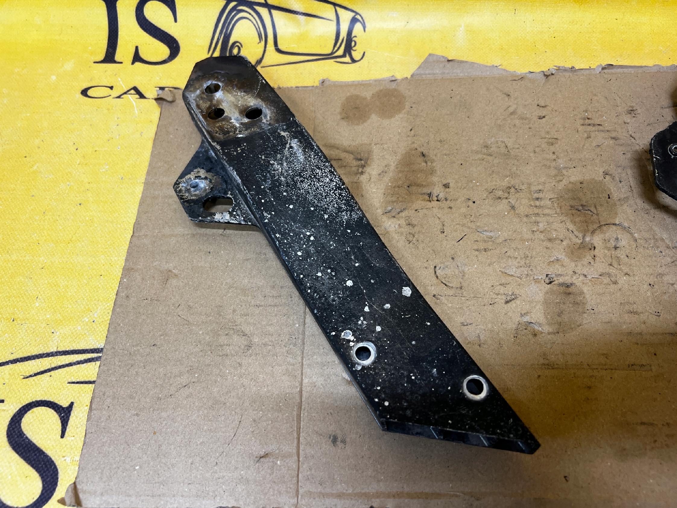 WSPORNIK PASA PRZÓD PRAWY MERCEDES W213