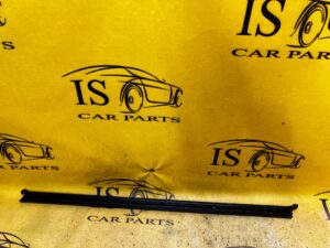 USZCZELKA LISTWA ZGARNIAJĄCA WEWNĘTRZNA SZYBY DRZWI LEWA PRAWA SKODA SCALA