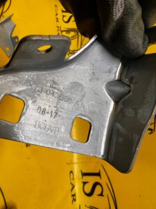 WSPORNIK MOCOWANIE PRAWE RANGE ROVER VELAR L560