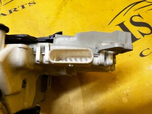 ZAMEK DRZWI TYŁ LEWY 6PIN AUDI A4 B8