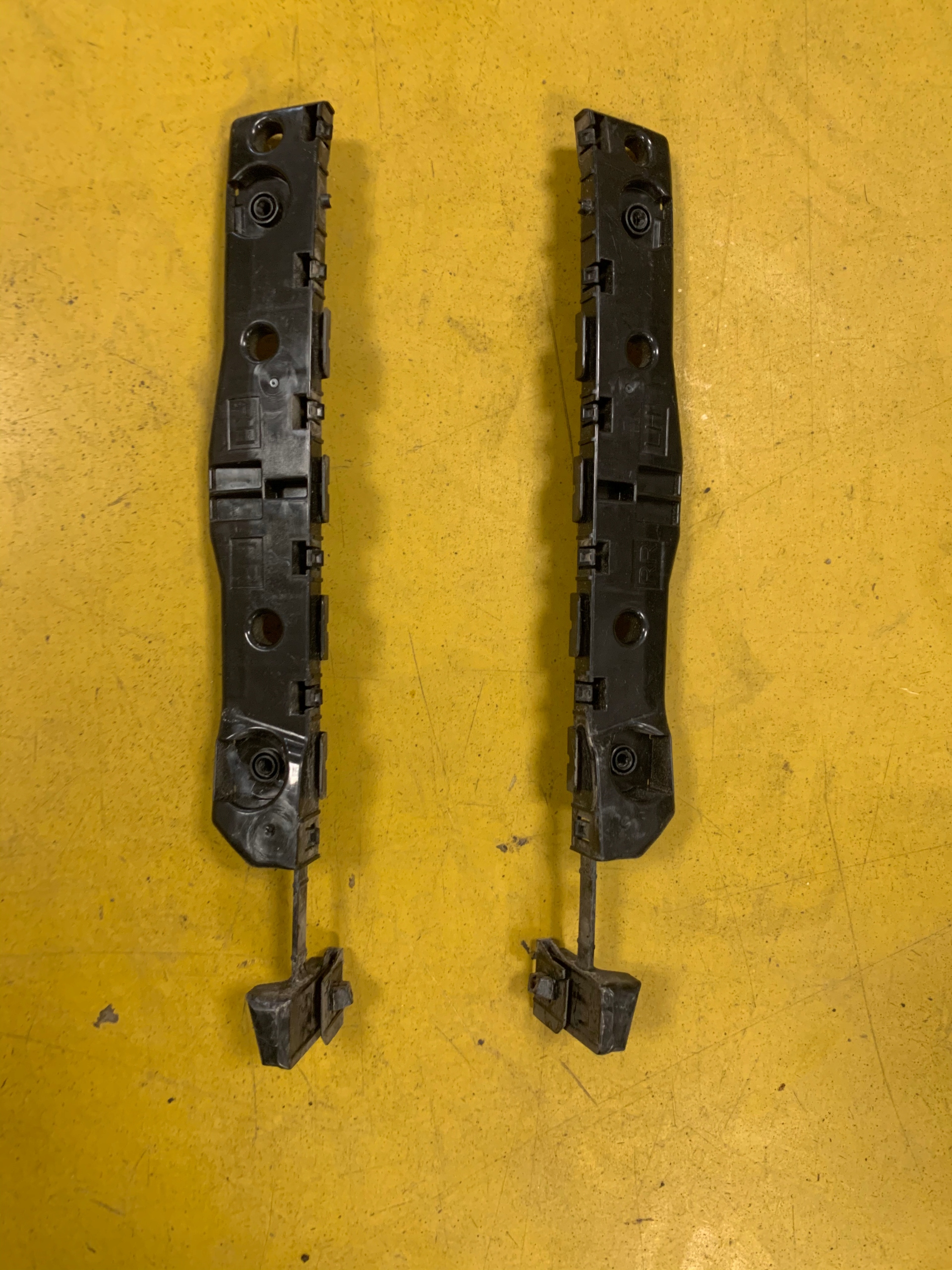 ŚLIZG PRAWY TYŁ MOCOWANIE ZDERZAKA NISSAN NV200