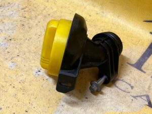 KOREK WLEWU OLEJU NISSAN QASHQAI J11 1.3 DIG-T