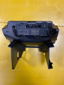 PÓŁKA WZMACNIACZ ANTENY SCHOWEK FORD FIESTA MK8