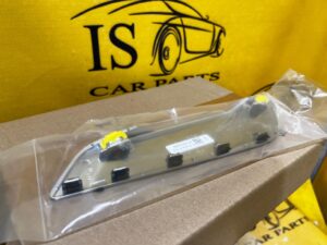 OSŁONA ZAŚLEPKA KANAŁU POWIETRZA BŁOTNIKA PRZÓD PRAWA BMW 5 G30 G31 NOWA OE