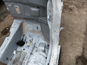 ĆWIARTKA PODŁUŻNICA SŁUPEK PRZÓD PRAWY DACIA SANDERO STEPWAY III 369