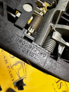 KLAMKA DRZWI PRZÓD PRAWY PEUGEOT 308 II T9