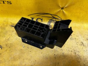 UCHWYT WSPORNIK ŚLIZG ZDERZAKA PRZÓD LEWY FORD RANGER MK5 V WILDTRAK