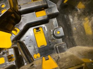 STELAŻ WNĘTRZE LAMPY LEWY PRZÓD PEUGEOT 508 II