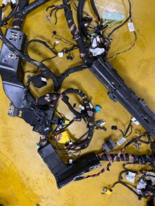 WIĄZKA INSTALACJA BEZPIECZNIKI KABINY INFINITI Q30