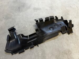 KIEROWNICA POWIETRZA PRAWA AUDI SQ7 Q7 4M0