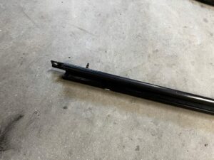 SZYNA PROWADNICA DRZWI PRZESUWNYCH ŚRODKOWA LEWA DACIA DOKKER EU