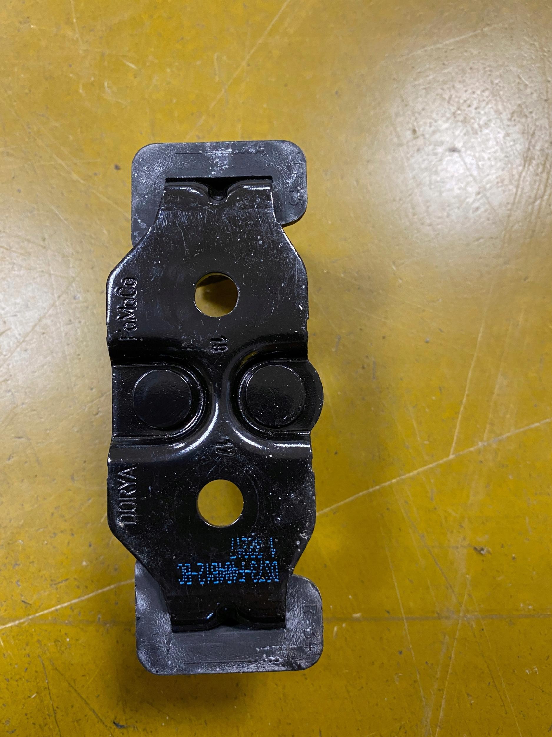 RYGIEL TYLNEJ KLAPY TYŁ BAGAŻNIKA FORD FIESTA MK8