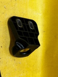 UCHWYT MOCOWANIE CHŁODNIC PRZÓD RENAULT MEGANE IV