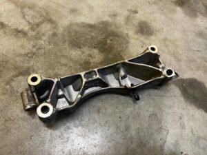 ŁAPA MOCOWANIE SILNIKA CITROEN PEUGEOT 1.6 THP