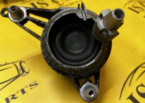 PODUSZKA ŁAPA WSPORNIK SILNIKA MERCEDES C-KLASA W206