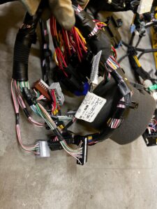 WIĄZKA INSTALACJA SILNIKA WNĘTRZA ŚCIANY GRODZIOWEJ DACIA SANDERO III 1.0 B