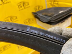 USZCZELKA LISTWA PODSZYBIA PRZÓD RENAULT CLIO V