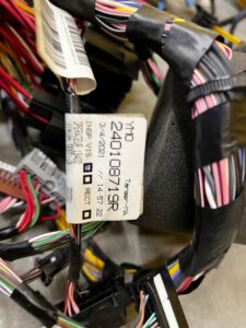 WIĄZKA INSTALACJA SILNIKA WNĘTRZA ŚCIANY GRODZIOWEJ DACIA SANDERO III 1.0 B