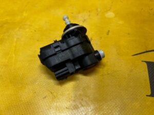 SILNICZEK REGULACJI REFLEKTORA LAMPY PRZÓD DACIA SANDERO III DUSTER II