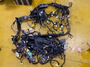 WIĄZKA INSTALACJA BEZPIECZNIKI KABINY INFINITI Q30