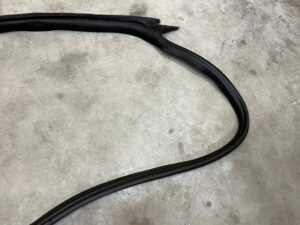 USZCZELKA DRZWI PRZÓD PRAWY TESLA MODEL 3 PRZEDLIFT