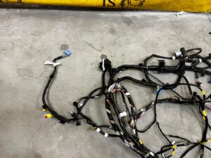 INSTALACJA ELEKTRYCZNA WIĄZKA GŁÓWNA WNĘTRZA LEWA TESLA MODEL 3 PRZEDLIFT