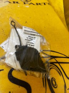 ZAŚLEPKA ZDERZAKA PRZÓD HAKA HOLOWNICZEGO BMW 7 F01 F02 LIFT NOWA OEM