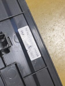 LISTWA PROGU DRZWI LED PRAWY PRZÓD INFINITI Q70