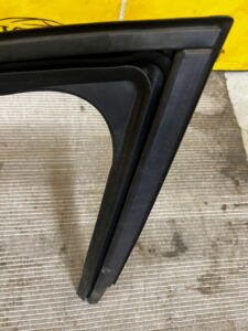 USZCZELKA PROWADNICA SZYBY DRZWI PRZÓD LEWY DACIA JOGGER