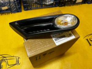 KIERUNKOWSKAZ BOCZNY BŁOTNIKA PRAWY BIAŁY MINI R55 R56 R57 R58 R59 NOWY OEM