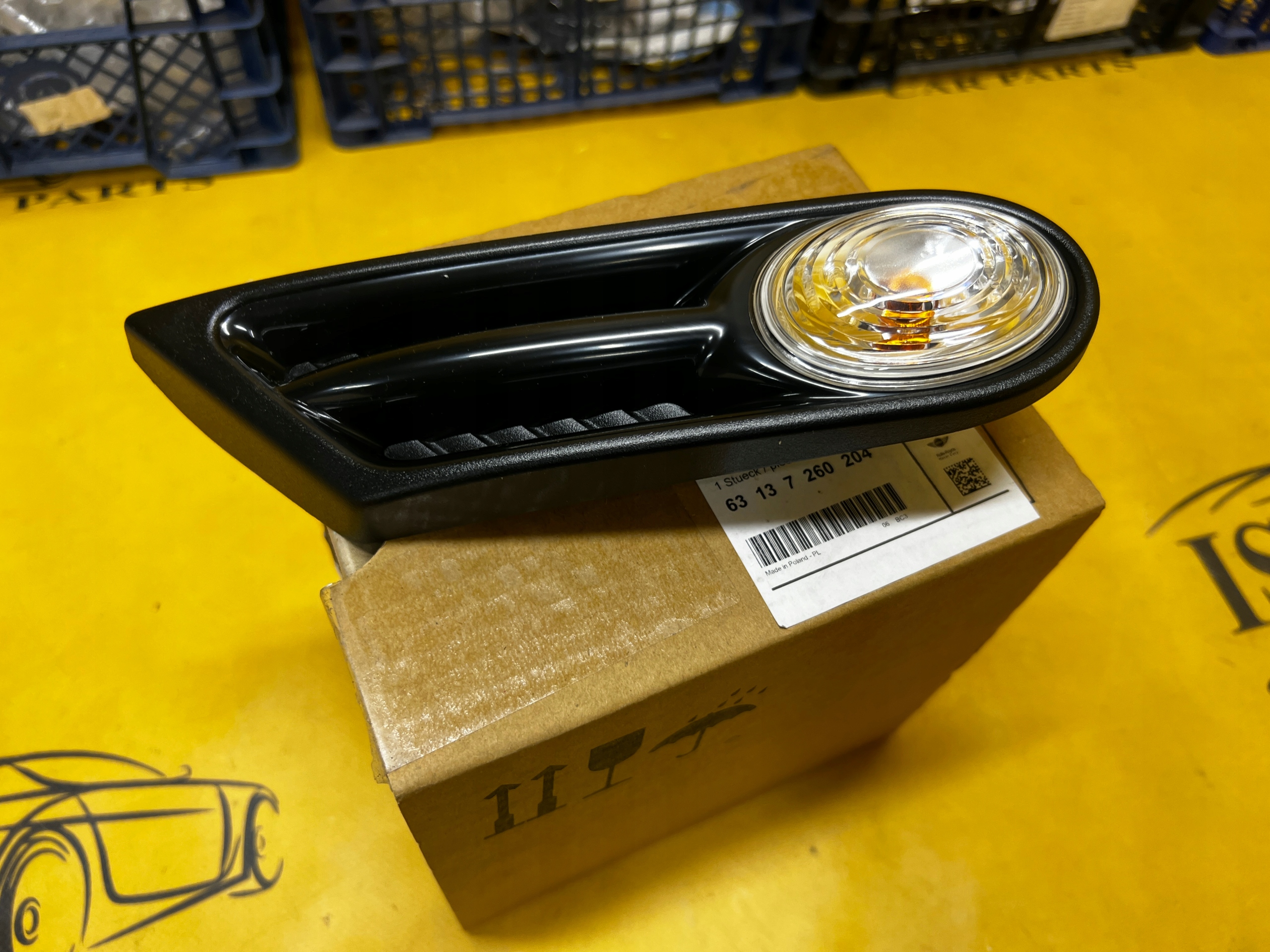 KIERUNKOWSKAZ BOCZNY BŁOTNIKA PRAWY BIAŁY MINI R55 R56 R57 R58 R59 NOWY OEM