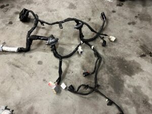 WIĄZKA INSTALACJA OKABLOWANIE KOMORY SILNIKA FORD MUSTANG VI USA 3.7